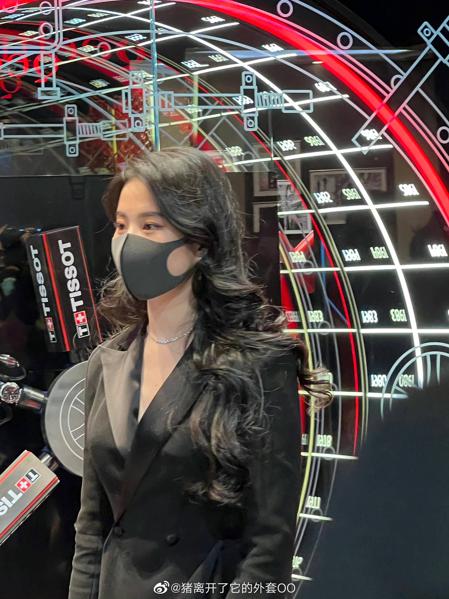 Lần này, Lưu Diệc Phi đi sự kiện mà không báo trước, fan xem ảnh chỉ biết ngơ ngác, bật ngửa.