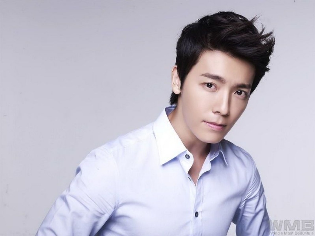 Donghae (Super Junior) là một nam idol sinh năm Dần của Kpop. Donghae (Super Junior) là một nam idol sinh năm Dần của Kpop.