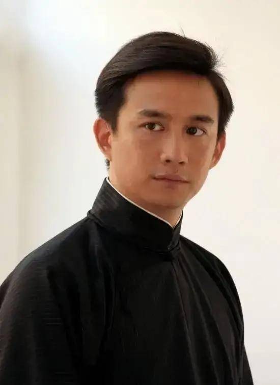 7 'đỉnh lưu quốc dân' Cbiz: Lê Minh 'vương tử' vạn người mê, Chung Hán Lương U50 vẫn đóng ngôn tình - Ảnh 4 7 'đỉnh lưu quốc dân' Cbiz: Lê Minh 'vương tử' vạn người mê, Chung Hán Lương U50 vẫn đóng ngôn tình - Ảnh 4