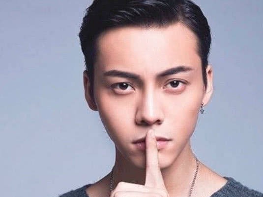 8 mỹ nam Cbiz từng bị 'ngải heo quật': Trương Nghệ Hưng đáng yêu, Trần Vỹ Đình gây sốc