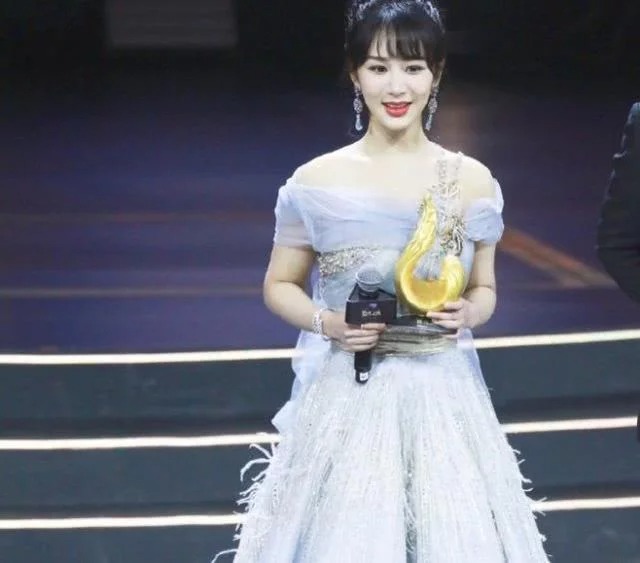 Dù không được liệt vào hàng 'quốc sắc thiên hương' nhưng Dương Tử có vẻ đẹp ngọt ngào, dễ chịu khiến người ta yêu mến.