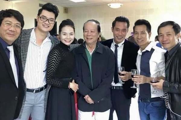 NSƯT Lê Gia Hội cùng đồng nghiệp và học trò. Ảnh: Vietnamnet