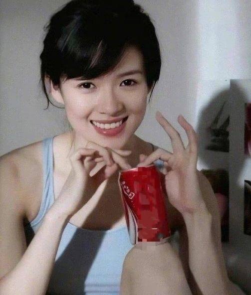 Chương Tử Di cũng là một trong những sao nữ có khí chất tốt. Dù đã ngoài 40 tuổi nhưng cô dường như bị thời gian bỏ quên. Khi những bức ảnh thời trẻ của Chương Tử Di bị đào lại, công chúng phải cảm thán vì vẻ đẹp ngọt ngào, quyến rũ xen lẫn sự ngây thơ đáng yêu.