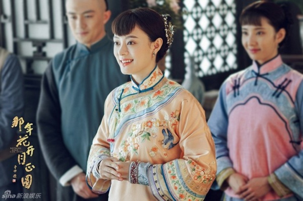 Tôn Lệ là một nữ diễn viên đẹp và có thực lực của làng giải trí Hoa ngữ. Tuy ngoại hình của cô ấy không thuộc top đầu nhưng lại rất duyên dáng, dễ thương. Chiếc nốt ruồi ở ngay bên dưới miệng đã tăng thêm sự 'nữ tính' cho bà xã Đặng Siêu.