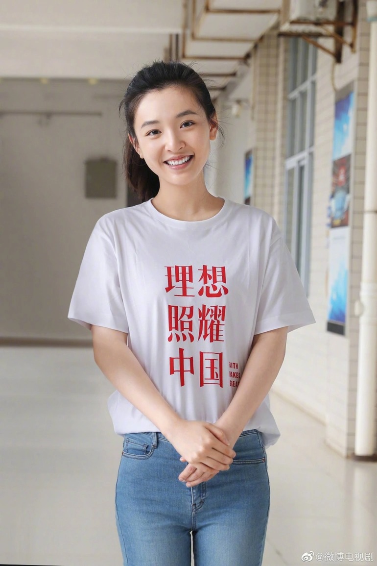 Ngô Thiến hãy học Đồng Lệ Á để 'tái sinh' sau ly hôn - Ảnh 5 Ngô Thiến hãy học Đồng Lệ Á để 'tái sinh' sau ly hôn - Ảnh 5