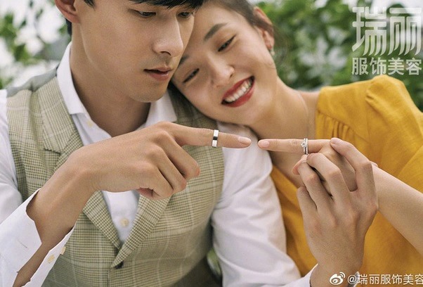 Ngô Thiến hãy học Đồng Lệ Á để 'tái sinh' sau ly hôn - Ảnh 4 Ngô Thiến hãy học Đồng Lệ Á để 'tái sinh' sau ly hôn - Ảnh 4