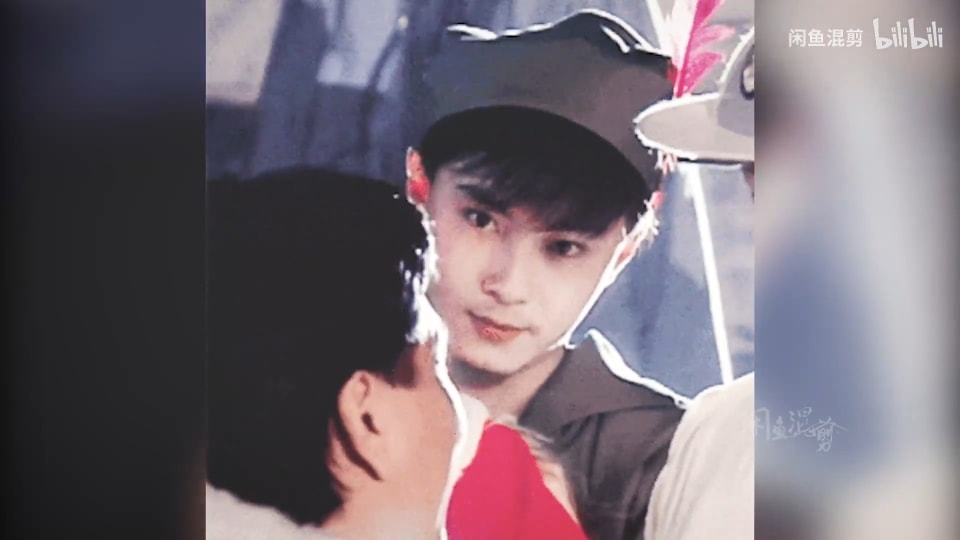 Thế hệ trẻ sau này vẫn biết đến những bộ phim hài hước của Trương Vệ Kiện. Nhưng có thể bạn không biết Trương Vệ Kiện cũng từng là tài tử sở hữu vẻ đẹp vạn người mê thời còn trẻ.