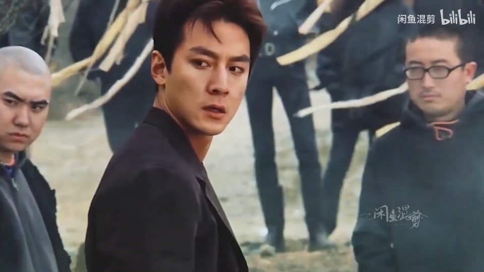 Nhiều CDM trẻ đã nhầm hình ảnh này với nam ca sĩ Hàn Quốc Oh Sehun nhưng đây chính là tài tử Ngô Ngạn Tổ. Ở thời đỉnh cao, nhan sắc này thực sự khiến nhiều chị em quên mất mình đã có chồng.