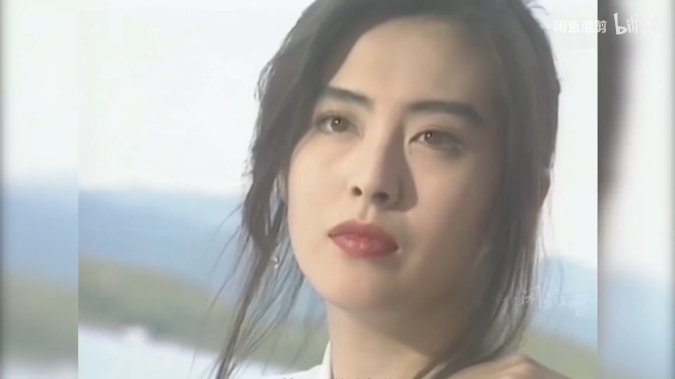 Được mệnh danh mỹ nhân đẹp nhất Hong Kong, Vương Tổ Hiền sở hữu vẻ đẹp khiến nhiều người tin là không có thật.. Có người đã dùng câu nói của Bồ Tùng Linh để nhận xét về vẻ đẹp của bà: 'Nhân gian không có bậc tuyệt sắc này, không phải yêu thì là hồ'.