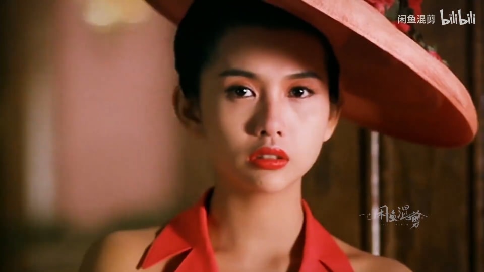 Tại thời kỳ đỉnh cao sự nghiệp, Khâu Thục Trinh là biểu tượng gợi cảm của điện ảnh Hong Kong. Cô được ông trùm phim 18+ nâng đỡ nên phát triển sự nghiệp theo hướng riêng, không xây dựng hình tượng ngọc nữ thanh thuần. Sau này, nhan sắc xinh đẹp, gợi cảm đã giúp Khâu Thục Trinh có được cuộc hôn nhân viên mãn bên chồng đại gia.