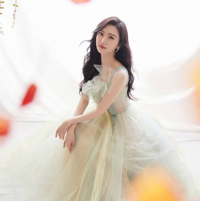 Cảnh Điềm than ế, tiết lộ mẫu bạn trai lý tưởng, hóa ra là người quen - Ảnh 1 Cảnh Điềm than ế, tiết lộ mẫu bạn trai lý tưởng, hóa ra là người quen - Ảnh 1