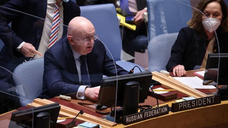 Vassily Nebenzia, đại sứ Nga tại LHQ nhận tin buồn Mỹ trục xuất 12 nhà ngoại giao Nga khỏi phái bộ của Moscow ở LHQ. Ảnh: RT Vassily Nebenzia, đại sứ Nga tại LHQ nhận tin buồn Mỹ trục xuất 12 nhà ngoại giao Nga khỏi phái bộ của Moscow ở LHQ. Ảnh: RT