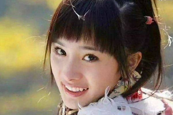Cô được yêu mến qua vai diễn Quách Tương trong Thần Điêu Đại Hiệp. Cô được yêu mến qua vai diễn Quách Tương trong Thần Điêu Đại Hiệp.