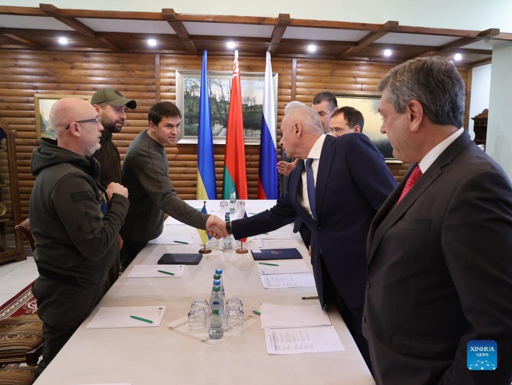 Phái đoàn Nga và Ukraine tại Belovezhskaya Pushcha trên biên giới Belarus-Ba Lan. Ảnh: Sputnik Phái đoàn Nga và Ukraine tại Belovezhskaya Pushcha trên biên giới Belarus-Ba Lan. Ảnh: Sputnik