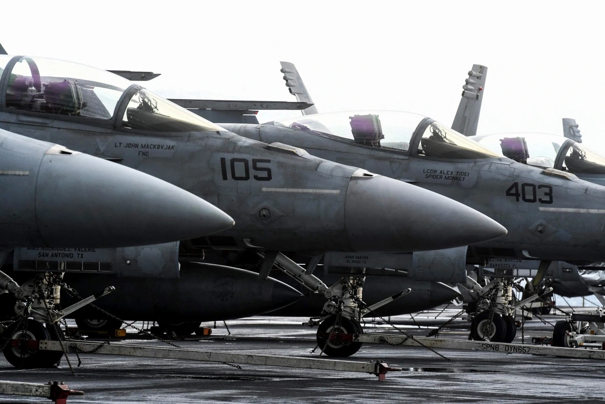Các chiến đấu cơ trên tàu sân bay USS Harry S. Truman. Ảnh: NBC Các chiến đấu cơ trên tàu sân bay USS Harry S. Truman. Ảnh: NBC