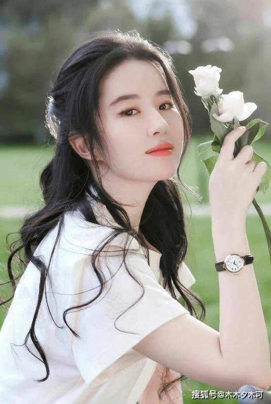 Vẻ đẹp băng thanh ngọc khiết của thần tiên tỷ tỷ.