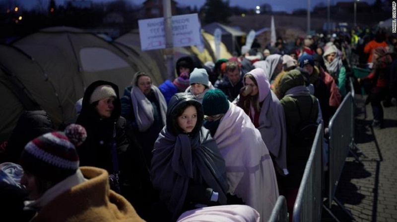 Dòng người tị nạn Ukraine tại biên giới Ba Lan.