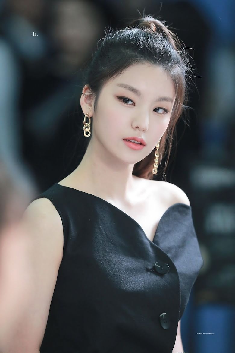 Yeji (ITZY) Yeji (ITZY)