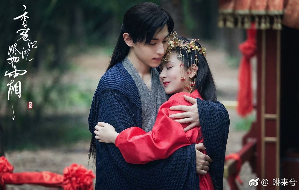 Dương Tử và Đặng Luân cùng nhau làm nên siêu phẩm Hương Mật Tựa Khói Sương. Dương Tử và Đặng Luân cùng nhau làm nên siêu phẩm Hương Mật Tựa Khói Sương.