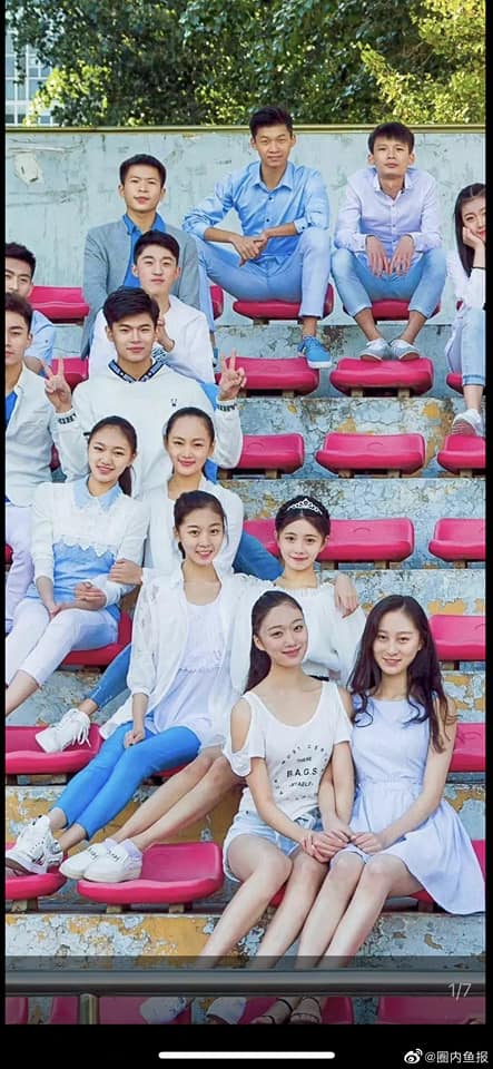 Lưu Hạo Tồn đeo vương miện. Lưu Hạo Tồn đeo vương miện.