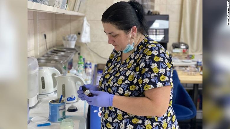 Chị Yefimovich không thể bỏ những đứa trẻ ở lại.