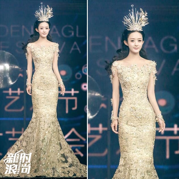 Bộ trang phục của nữ thần Kim Ưng 2014 Triệu Lệ Dĩnh được khen ngợi là sang trọng nhất, không màu mè nhưng rất tôn dáng.