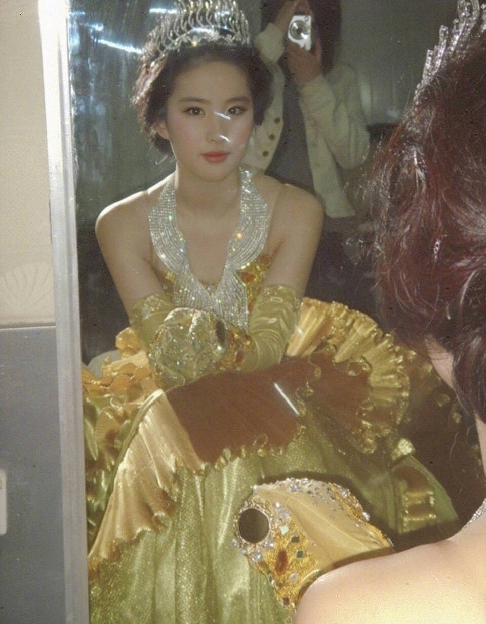 Trở thành nữ thần Kim Ưng khi đang ở đỉnh cao nhan sắc, Lưu Diệc Phi năm đó đã mang đến cho người xem một màn trình diễn mãn nhãn.