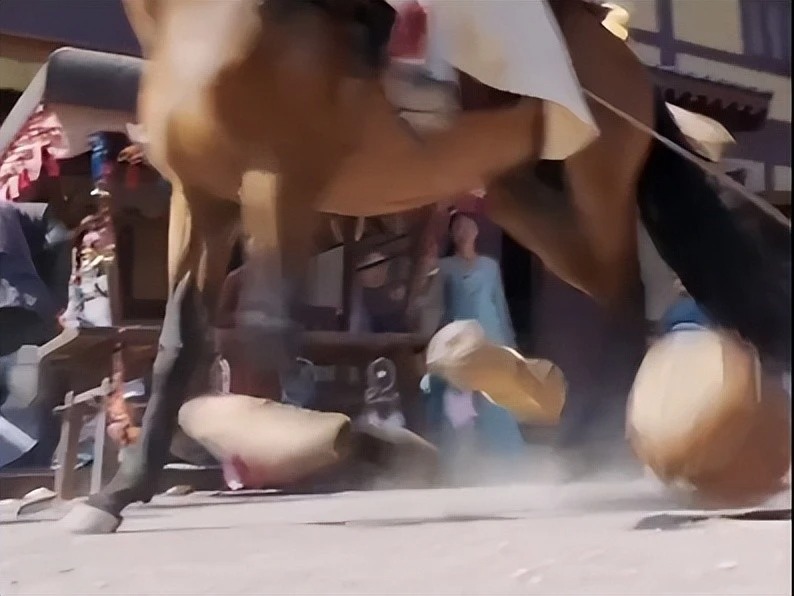 'Cười nội thương' trước những màn cưỡi ngựa giả trên phim Hoa ngữ 9