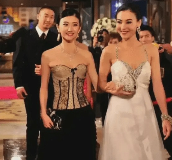 Khoảnh khắc Trương Bá Chi, Cảnh Điềm đọ sắc, mỗi người một vẻ mười phân vẹn mười - Ảnh 6 Khoảnh khắc Trương Bá Chi, Cảnh Điềm đọ sắc, mỗi người một vẻ mười phân vẹn mười - Ảnh 6