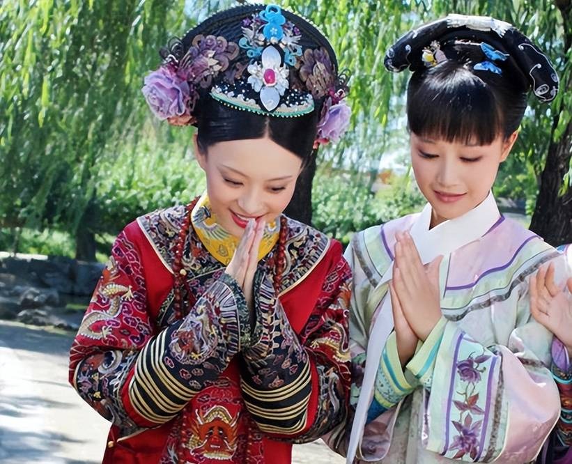 Thái Thiếu Phân - Tôn Lệ: Trong phim không đội trời chung, ngoài đời sắm vai 'chị ngã em nâng' - Ảnh 4 Thái Thiếu Phân - Tôn Lệ: Trong phim không đội trời chung, ngoài đời sắm vai 'chị ngã em nâng' - Ảnh 4