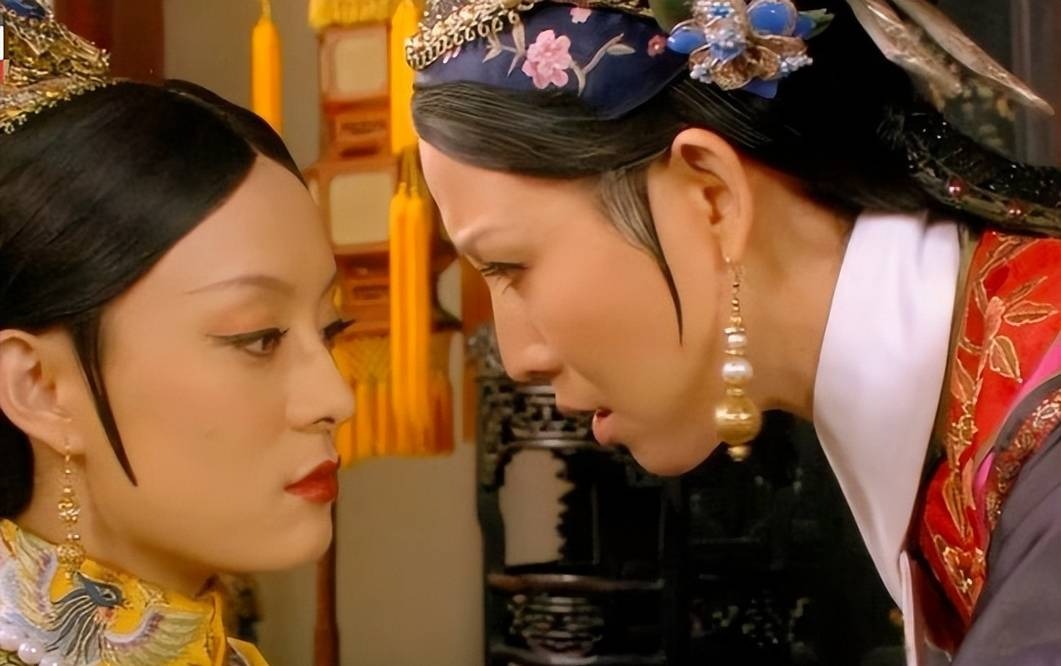 Trong phim, Tôn Lệ và Thái Thiếu Phân là kẻ thù không đội trời chung. Trong phim, Tôn Lệ và Thái Thiếu Phân là kẻ thù không đội trời chung.