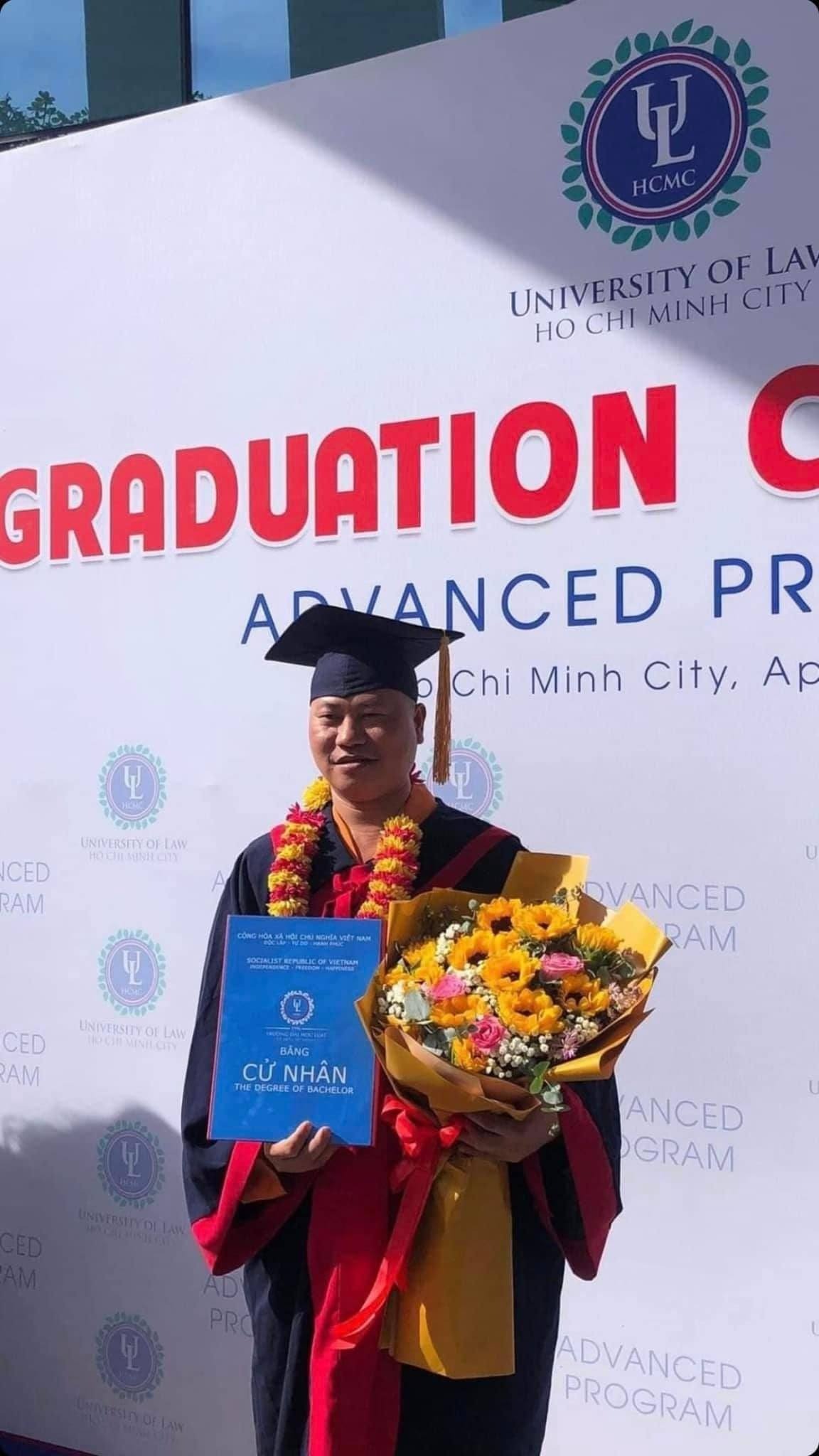 Vụ 'thầy chùa ăn thịt chó' tốt nghiệp ĐH Luật TP.HCM: Nhà trường lên tiếng - Ảnh 1