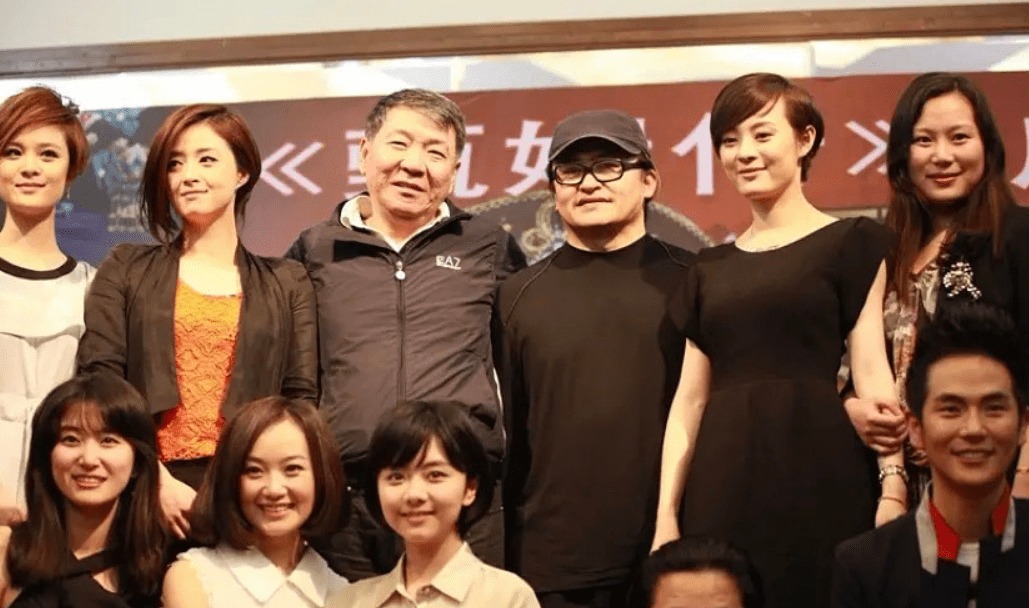 Bạn có nhận ra những nhân vật nào nữa trong bức ảnh này. Tào quý nhân, Ôn Thực Sơ, Lưu Châu...