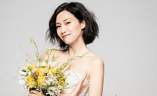 Từ Tịnh Lôi là hoa khôi Bắc Ảnh. Cô sở hữu vẻ đẹp thoát tục, tươi tắn và dễ mến. Là thành viên của Tứ đại hoa đán Cbiz, Từ Tịnh Lôi có nhiều tác phẩm điện ảnh và truyền hình xuất sắc. Một vài tác phẩm tiêu biểu của cô có thể kể đến như: Có Một Nơi Chỉ Chúng Ta Biết, Lá Thư Từ Người Đàn Bà Lạ Mặt...