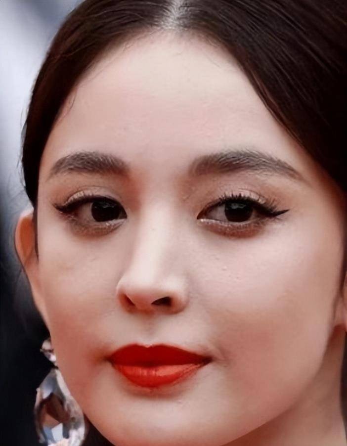 Khi 10 nữ thần Cbiz rũ bỏ bộ lọc: Lệ Dĩnh mụn chi chít vẫn xinh, Dương Mịch mặt nhàu - Ảnh 3