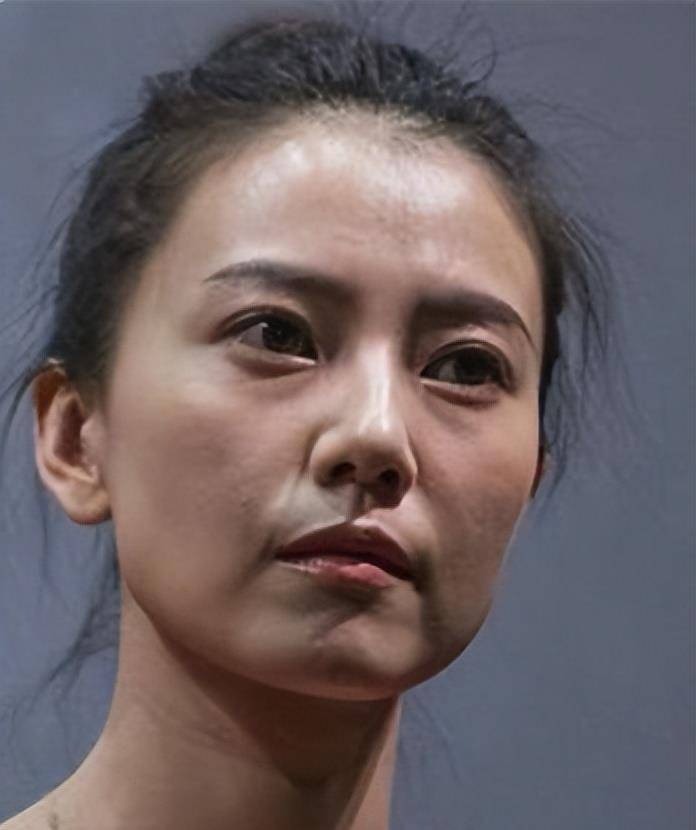 Cao Viên Viên cũng là nữ thần trong lòng nhiều khán giả phim Hoa ngữ. Khi bỏ qua bộ lọc, nhan sắc của cô ấy vẫn rất ổn, chỉ có điều da hơi tối.