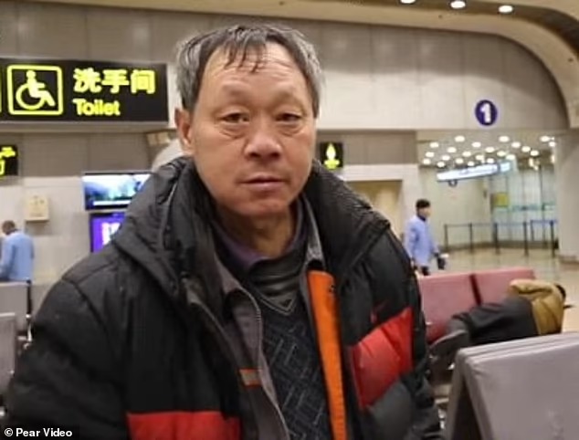 Bị gia đình càm ràm vì rượu chè, người đàn ông cuốn gói đến sân bay sống ròng rã 14 năm - Ảnh 1 Bị gia đình càm ràm vì rượu chè, người đàn ông cuốn gói đến sân bay sống ròng rã 14 năm - Ảnh 1