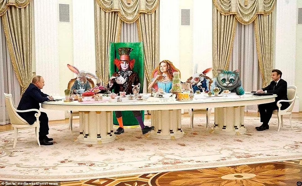 Chiếc bàn dát vàng khổng lồ ông Putin tiếp Tổng thư ký LHQ lại nổi khắp cõi mạng - Ảnh 4