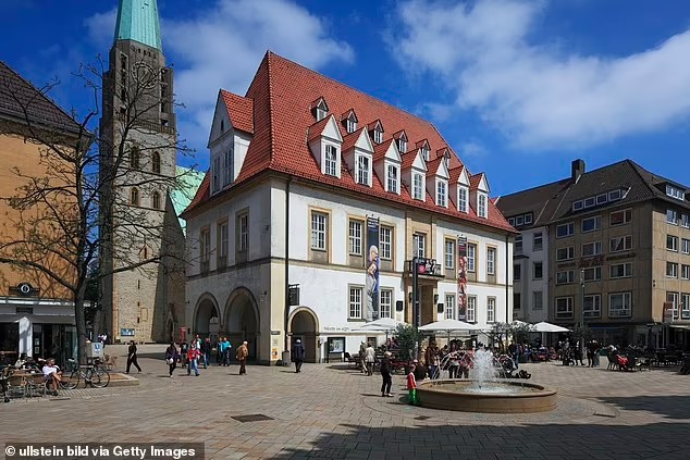 Chọc thủng bao cao su của bạn tình để mang thai, cô gái nhận kết đắng