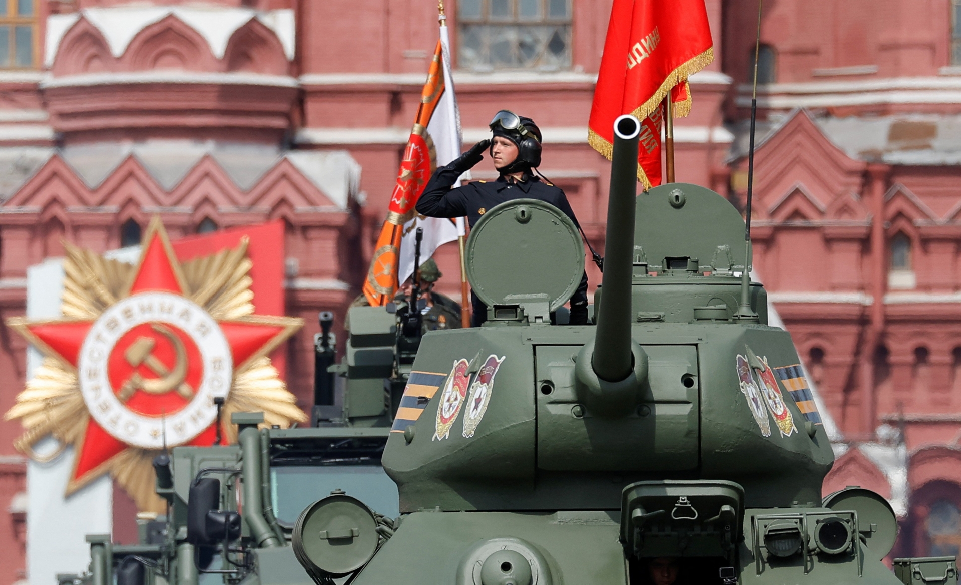 Tổng thống Putin sẽ 'dằn mặt' phương Tây trong lễ duyệt binh Ngày Chiến thắng - Ảnh 2 Tổng thống Putin sẽ 'dằn mặt' phương Tây trong lễ duyệt binh Ngày Chiến thắng - Ảnh 2