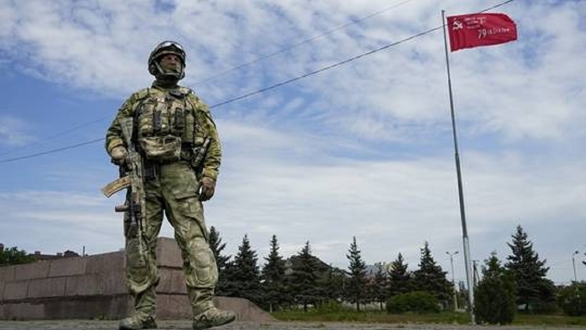 Nhờ hỏa lực yểm trợ, Ukraine tháo chạy 'rẽ đất', mất thành trì lớn ở Donbass