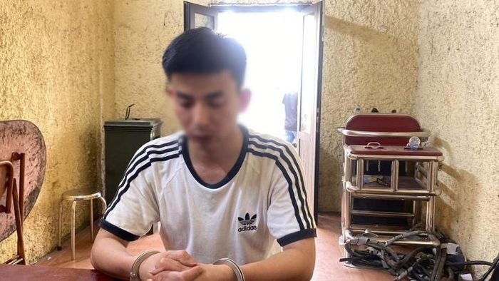 Tài xế Nguyễn Đức Thịnh tại cơ quan điều tra sáng 4/6. Tài xế Nguyễn Đức Thịnh tại cơ quan điều tra sáng 4/6.
