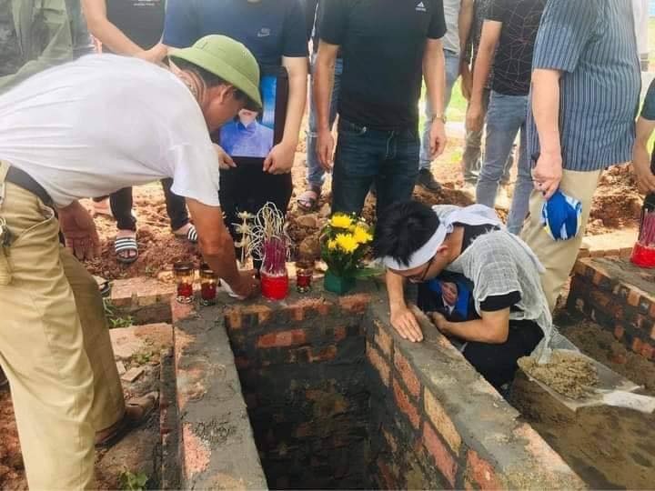 Cuộc đời quá nghiệt ngã với một cậu bé ở lứa tuổi như em.