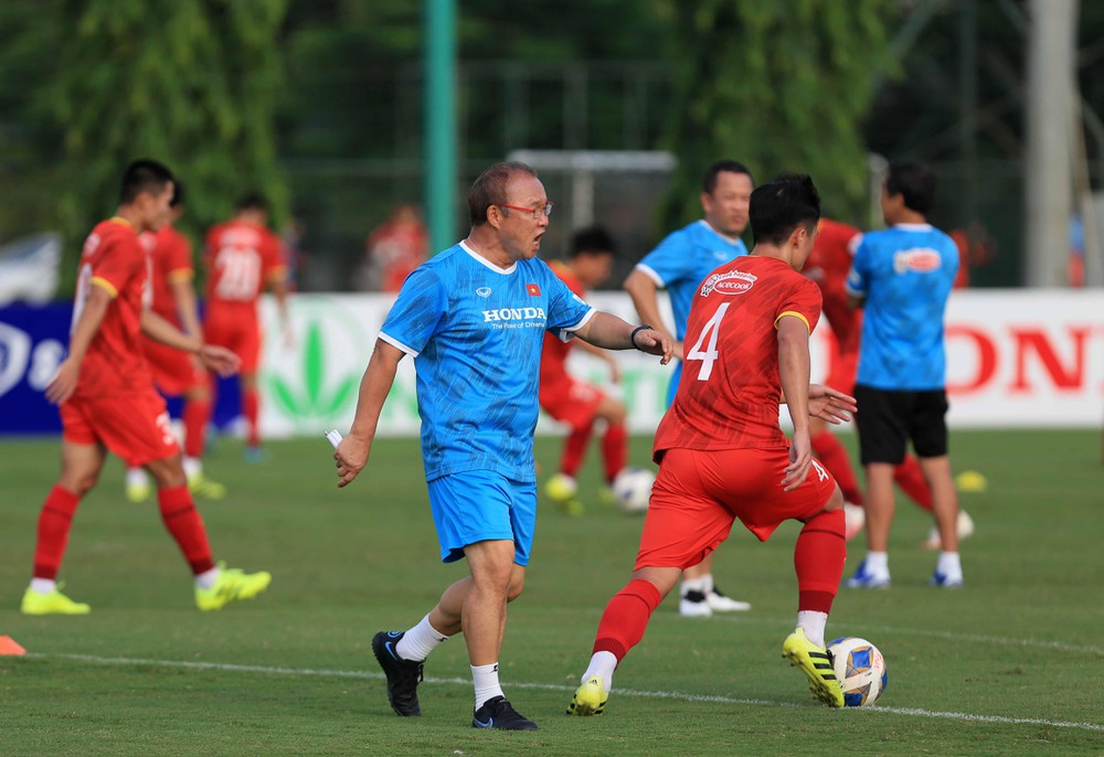 ĐT Việt Nam cũng không còn lạ gì việc ra sân đá giờ muộn ở UAE - Ảnh: Sport6 ĐT Việt Nam cũng không còn lạ gì việc ra sân đá giờ muộn ở UAE - Ảnh: Sport6