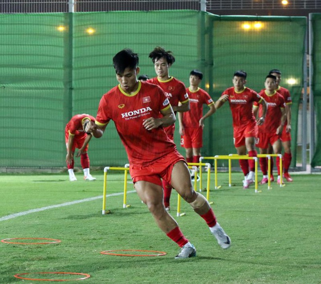 ĐT Việt Nam vẫn đang tập luyện chăm chỉ để chuẩn bị cho trận đấu với ĐT Trung Quốc - Ảnh: Thanh niên