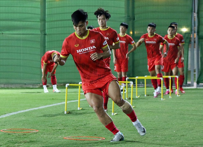 Văn Thanh chỉ bị đau nhẹ và đã trở lại tập luyện bình thường - Ảnh: Dân Trí Văn Thanh chỉ bị đau nhẹ và đã trở lại tập luyện bình thường - Ảnh: Dân Trí