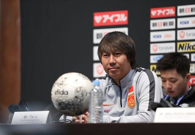 HLV Li Tie hài lòng với màn trình diễn quyết tâm của các cầu thủ - Ảnh: Thethaovanhoa