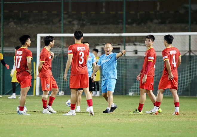 Đội trưởng Quế Ngọc Hải bỏ dở buổi tập, nguy cơ chấn thương trước trận gặp Oman 1
