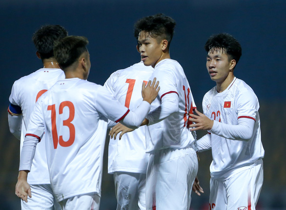 Thắng đậm U23 Kyrgyzstan, U23 Việt Nam vẫn khiến thầy Park đau đầu 1