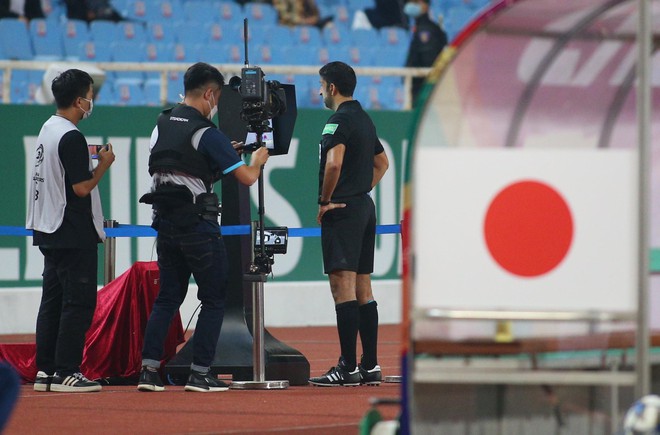 Trọng tài tước bàn thắng của Nhật Bản sẽ tiếp quản phòng VAR ở trận Việt Nam vs Saudi Arabia 2